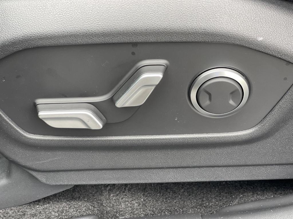 new 2025 Hyundai Santa Fe car, priced at $39,592