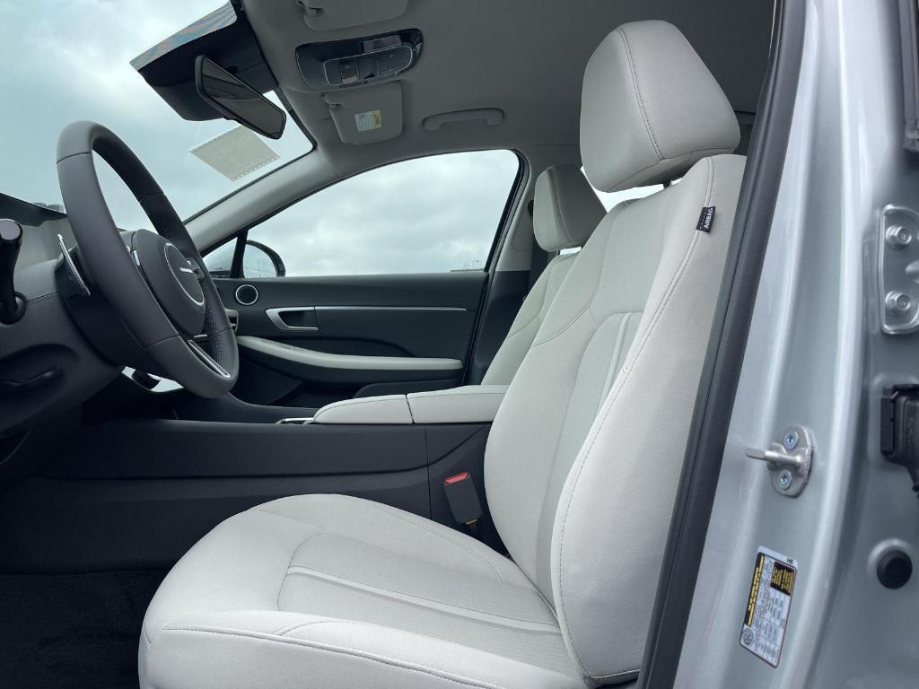 new 2025 Hyundai Sonata Hybrid car, priced at $32,558