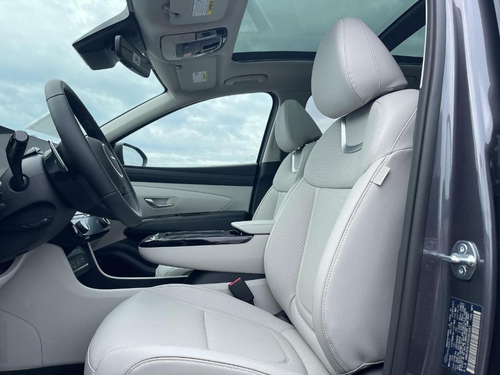 new 2025 Hyundai TUCSON Hybrid car, priced at $43,049