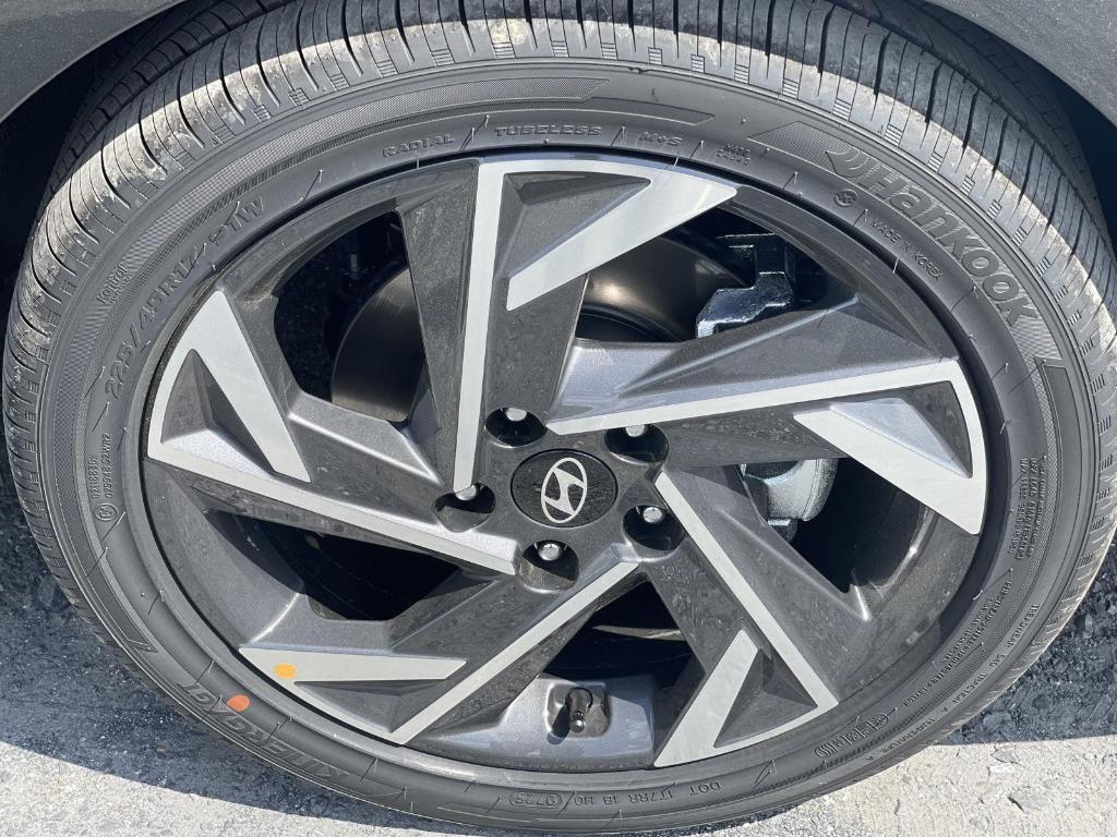 new 2025 Hyundai Elantra car, priced at $27,775