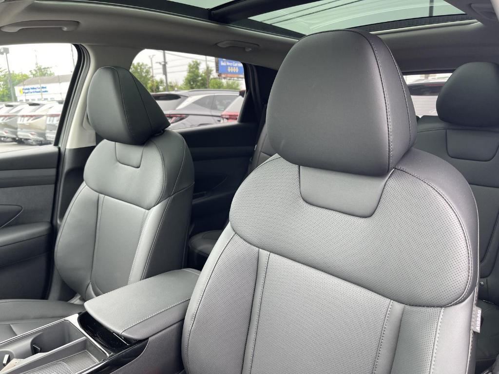 new 2025 Hyundai TUCSON Hybrid car, priced at $38,014