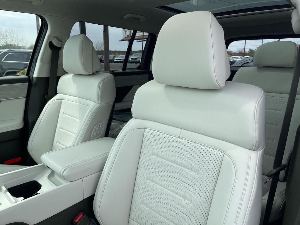 new 2025 Hyundai SANTA FE HEV car, priced at $49,830