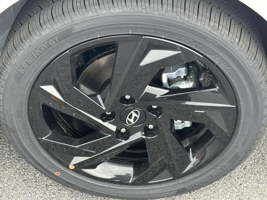 new 2026 Hyundai ELANTRA HEV car, priced at $29,221