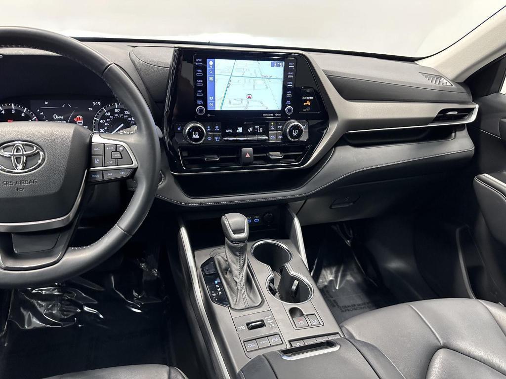 used 2022 Toyota Highlander car, priced at $35,495