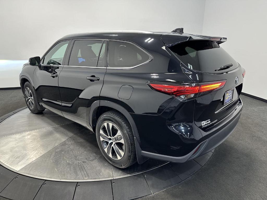 used 2022 Toyota Highlander car, priced at $35,495