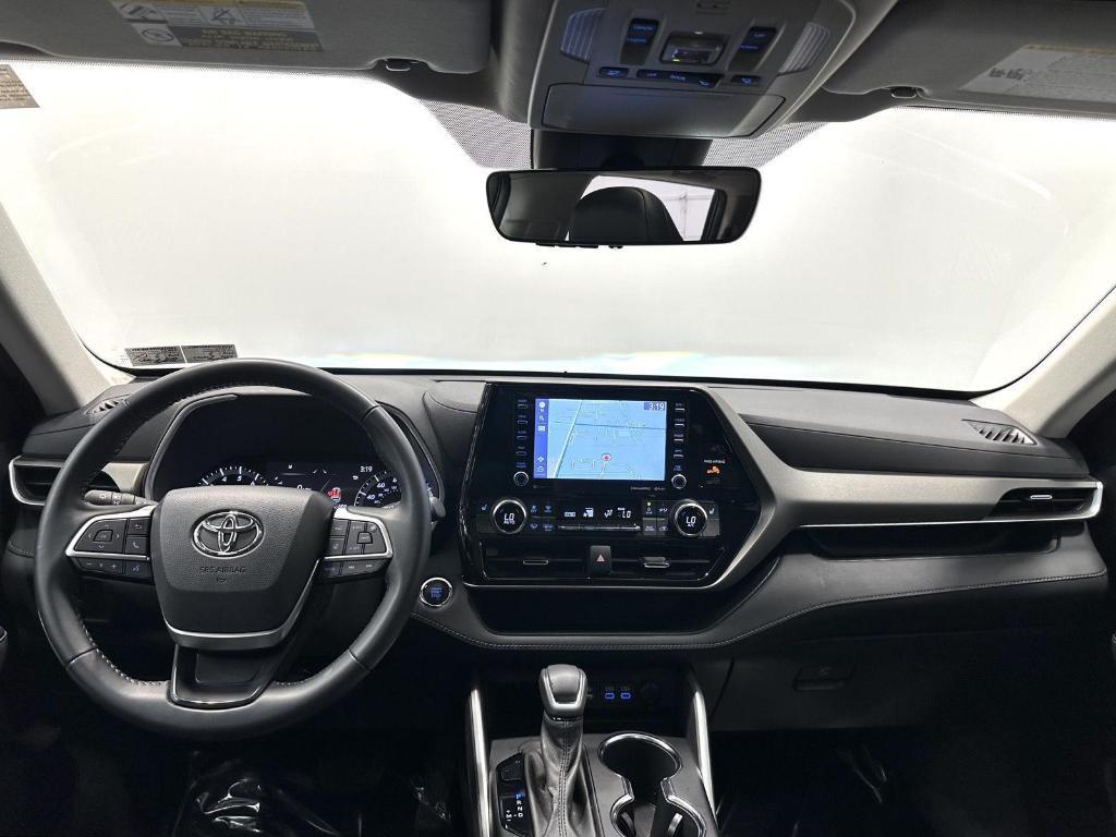 used 2022 Toyota Highlander car, priced at $35,495