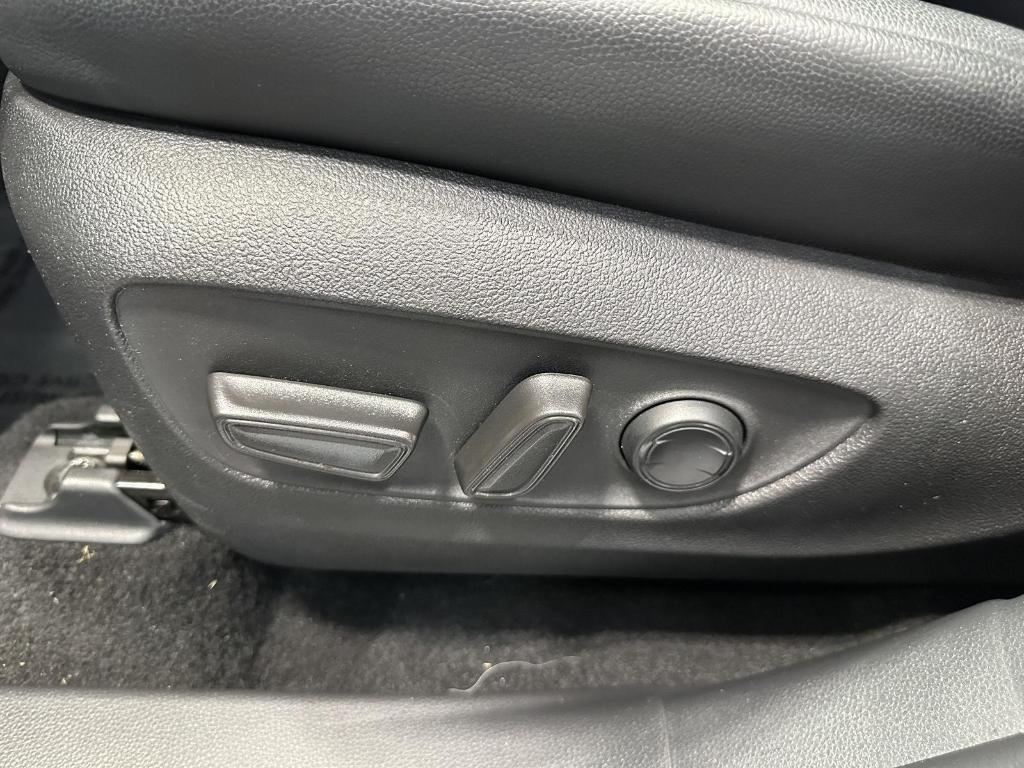 used 2022 Toyota Highlander car, priced at $35,495