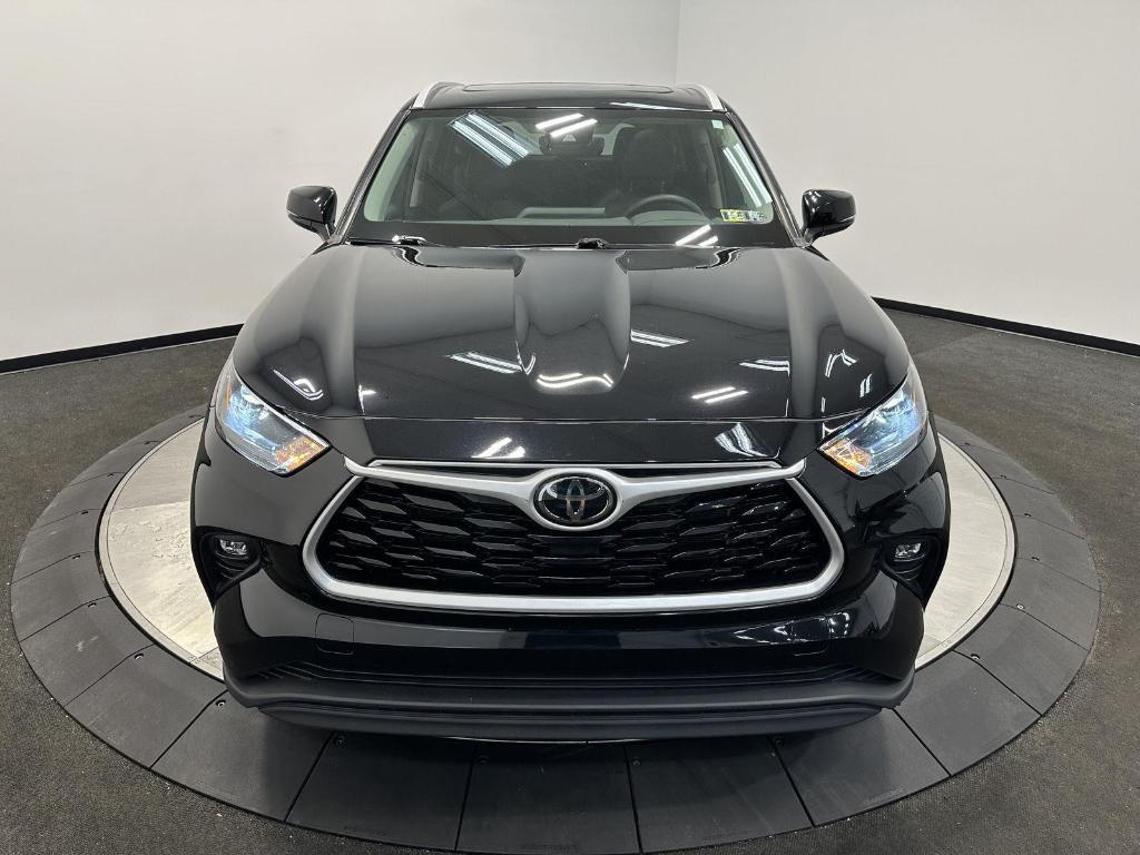 used 2022 Toyota Highlander car, priced at $35,495