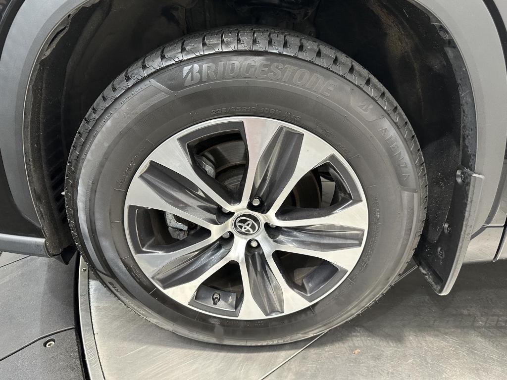 used 2022 Toyota Highlander car, priced at $35,495