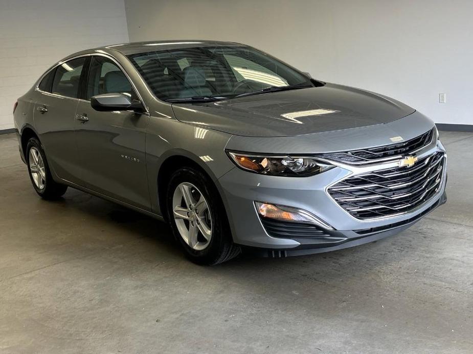 new 2025 Chevrolet Malibu car, priced at $26,092