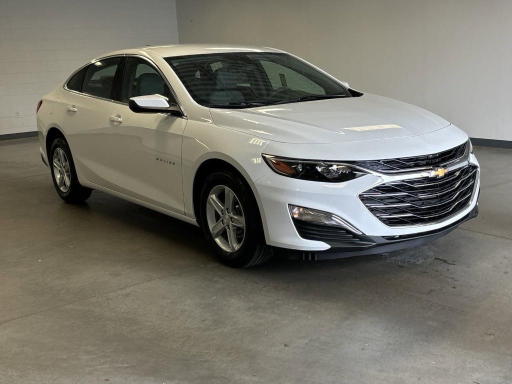 new 2025 Chevrolet Malibu car, priced at $26,092