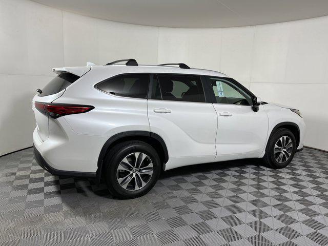 used 2023 Toyota Highlander car, priced at $40,999