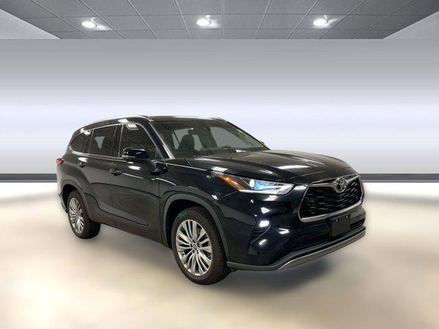 used 2022 Toyota Highlander car, priced at $36,999