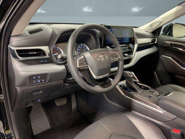 used 2022 Toyota Highlander car, priced at $36,999