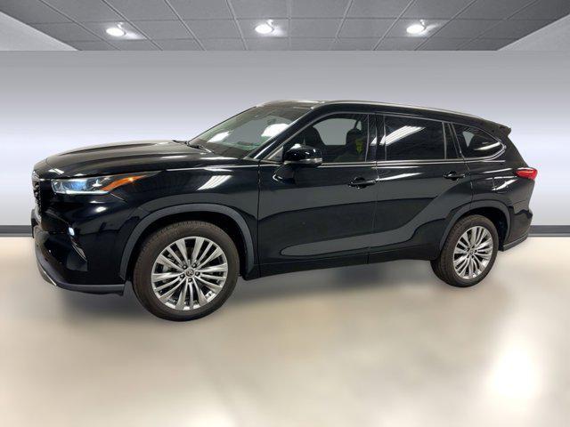 used 2022 Toyota Highlander car, priced at $36,999