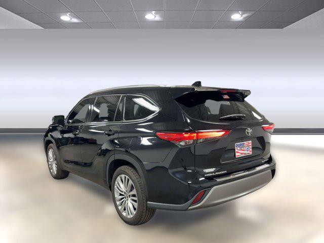 used 2022 Toyota Highlander car, priced at $36,999
