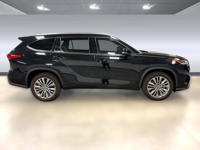 used 2022 Toyota Highlander car, priced at $36,999