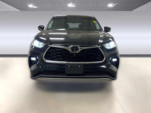used 2022 Toyota Highlander car, priced at $36,999