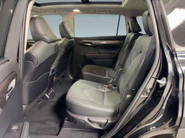 used 2022 Toyota Highlander car, priced at $36,999