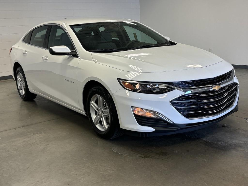 new 2025 Chevrolet Malibu car, priced at $26,092