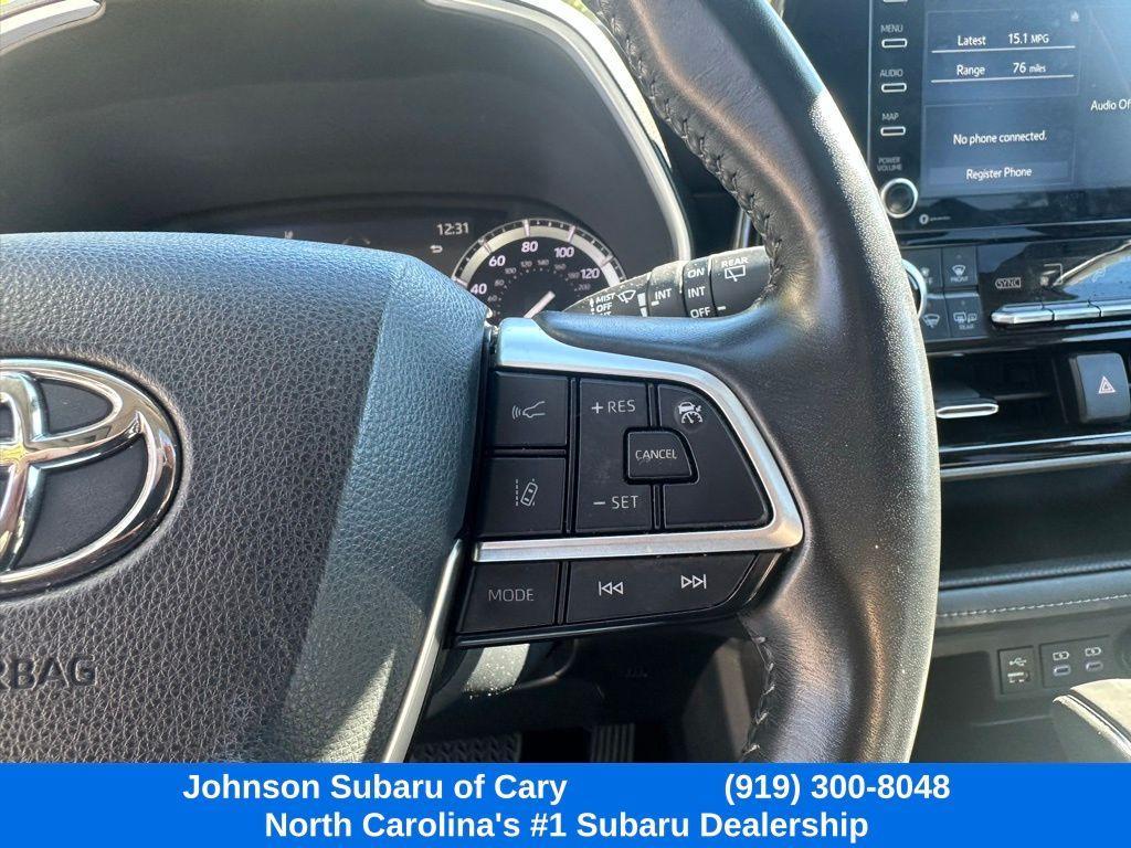 used 2022 Toyota Highlander car, priced at $37,995