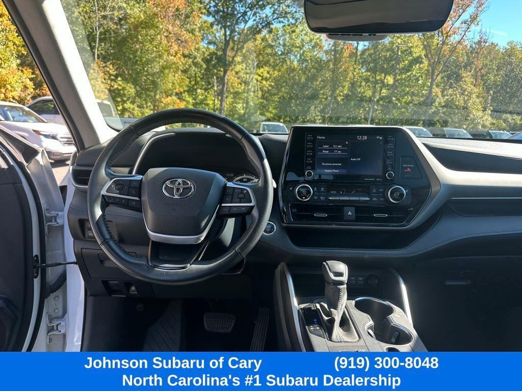 used 2022 Toyota Highlander car, priced at $37,995