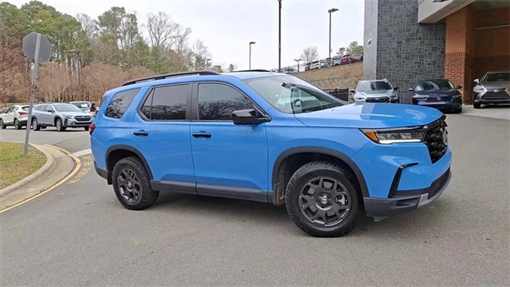 used 2024 Honda Pilot car, priced at $39,995