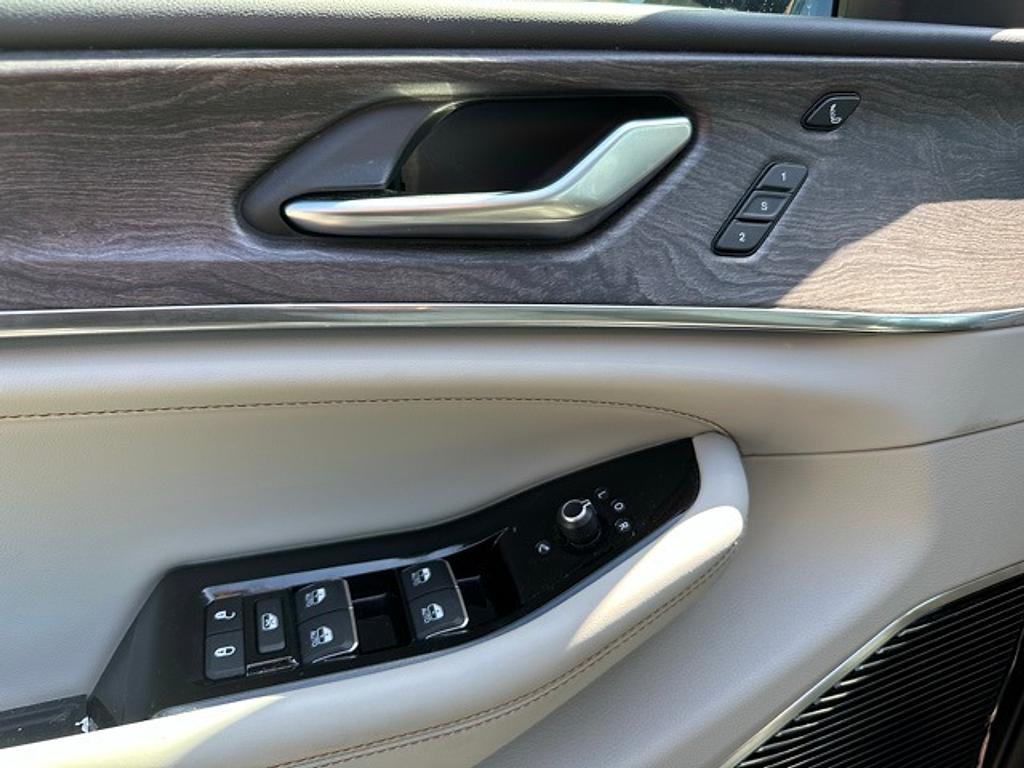 used 2021 Jeep Grand Cherokee L car, priced at $32,999