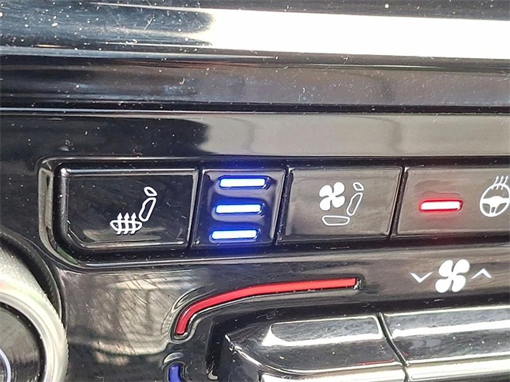 used 2021 Jeep Grand Cherokee L car, priced at $32,999