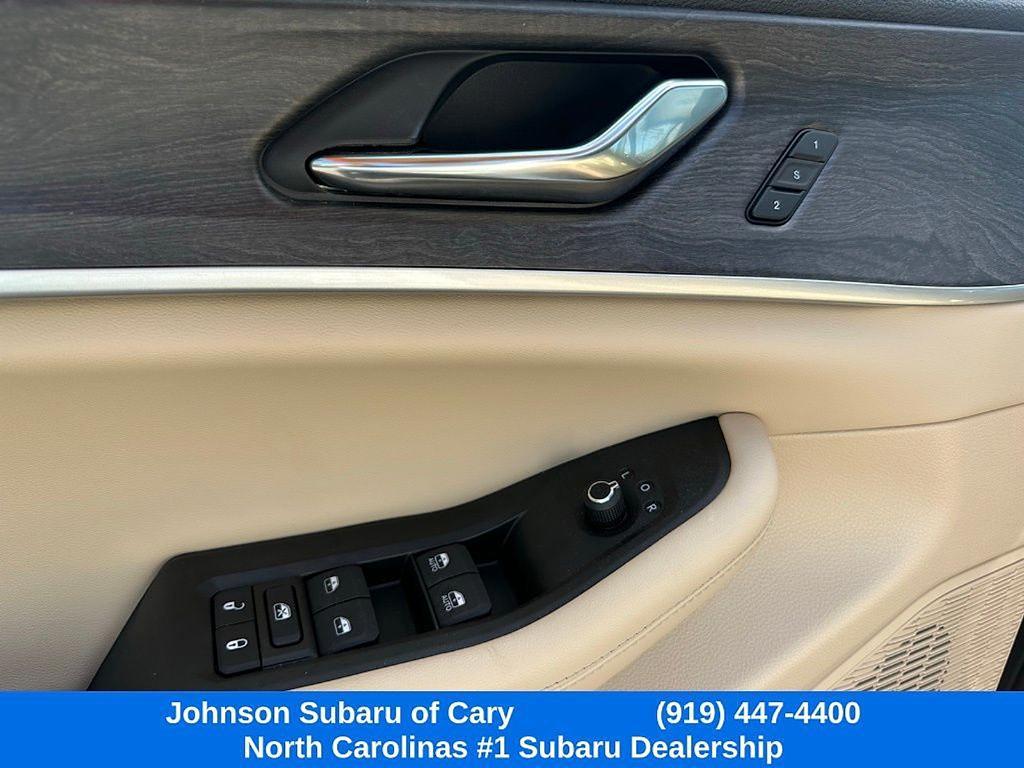 used 2024 Jeep Grand Cherokee car, priced at $39,999