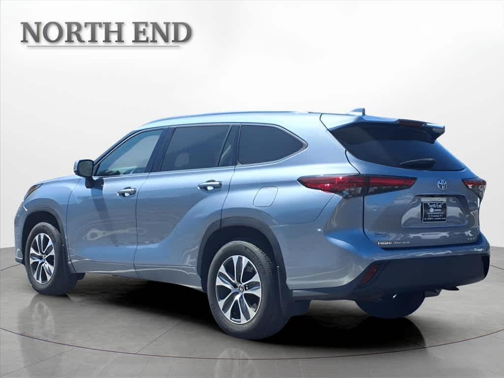used 2020 Toyota Highlander car, priced at $28,764