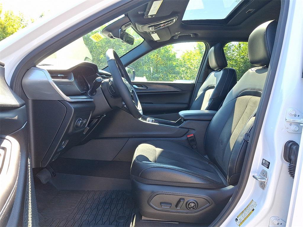 used 2025 Jeep Grand Cherokee car, priced at $37,500