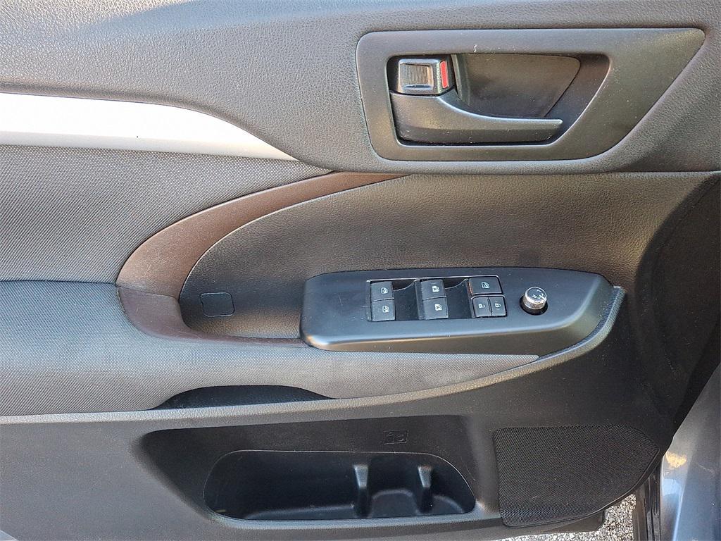 used 2019 Toyota Highlander car, priced at $22,750