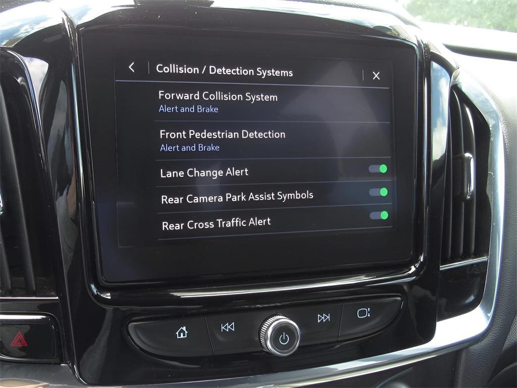 used 2023 Chevrolet Traverse car, priced at $32,888
