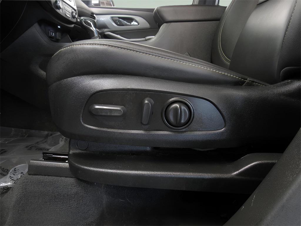 used 2023 Chevrolet Traverse car, priced at $32,888