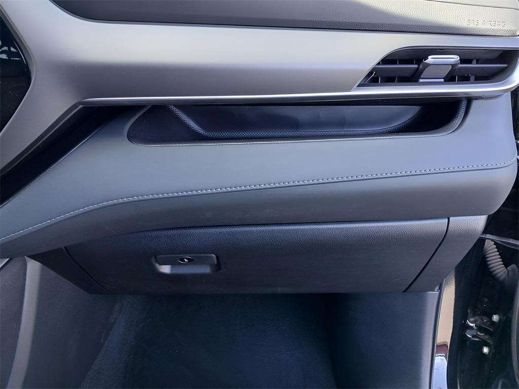 used 2022 Toyota Highlander car, priced at $38,643