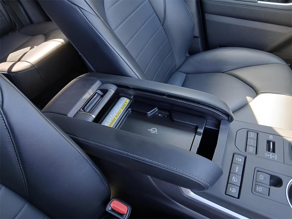 used 2022 Toyota Highlander car, priced at $38,643