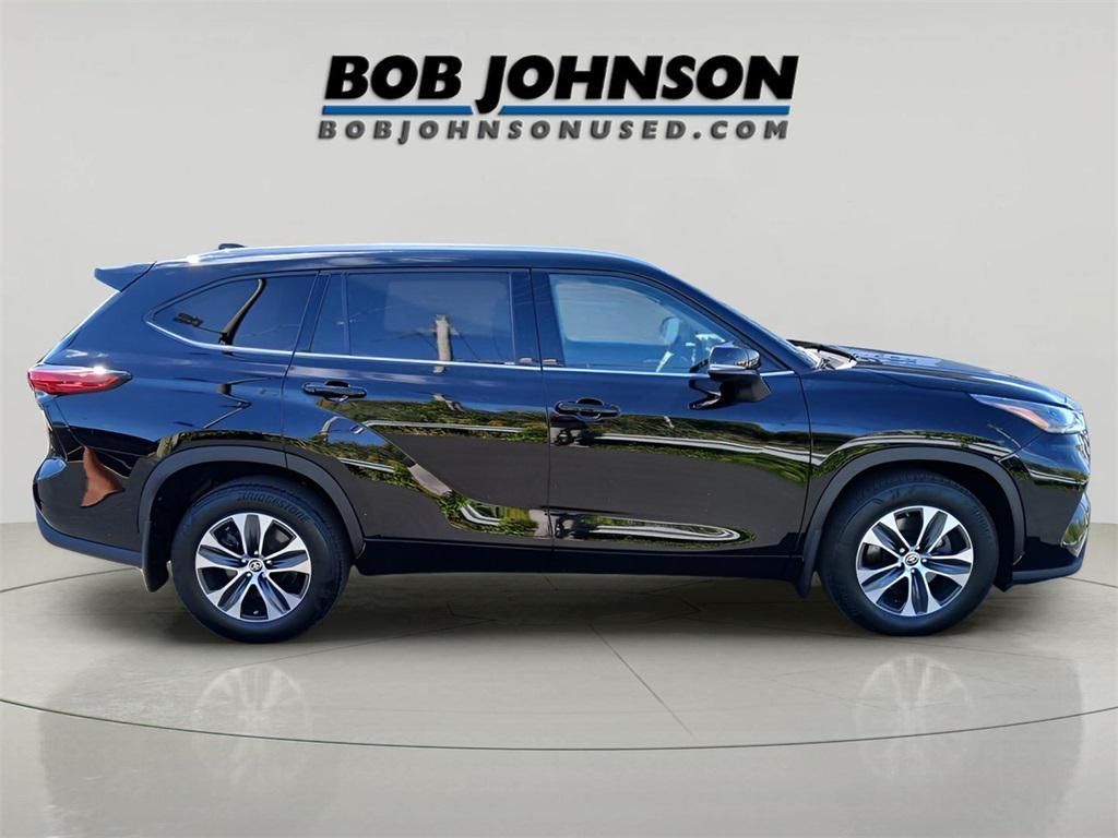 used 2022 Toyota Highlander car, priced at $38,643