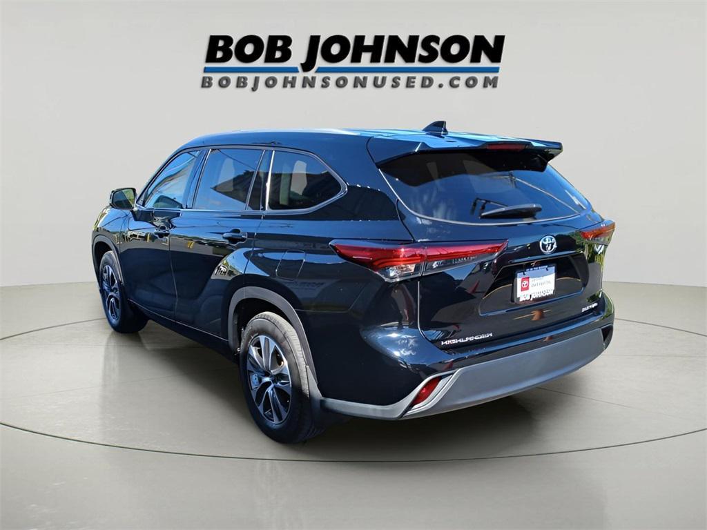 used 2022 Toyota Highlander car, priced at $38,643