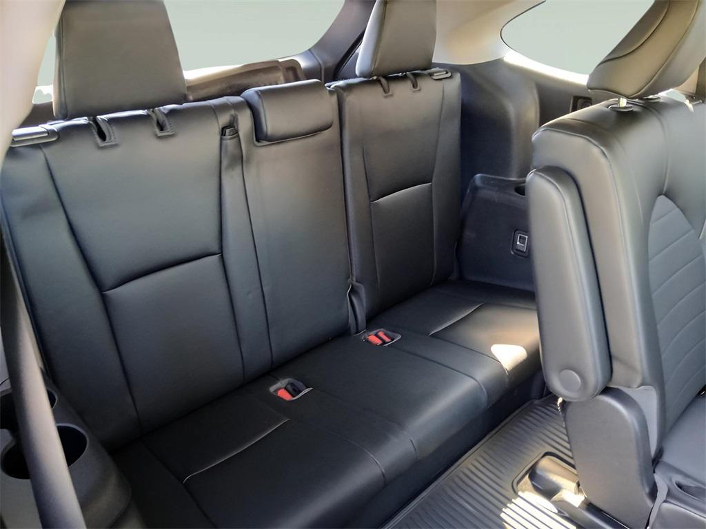 used 2022 Toyota Highlander car, priced at $38,643