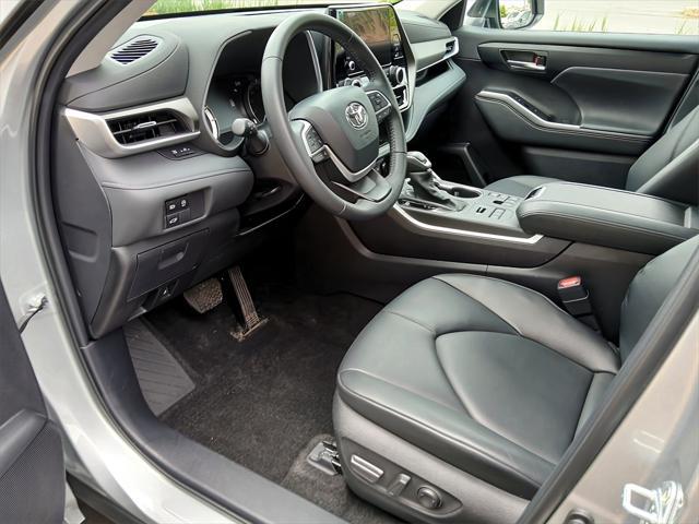 used 2024 Toyota Highlander car, priced at $42,995