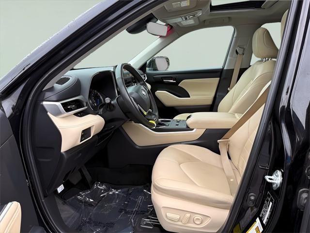 used 2023 Toyota Highlander Hybrid car, priced at $36,885