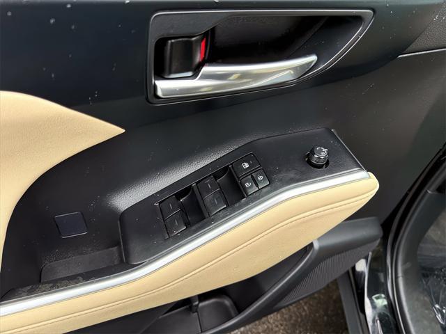used 2023 Toyota Highlander Hybrid car, priced at $36,885