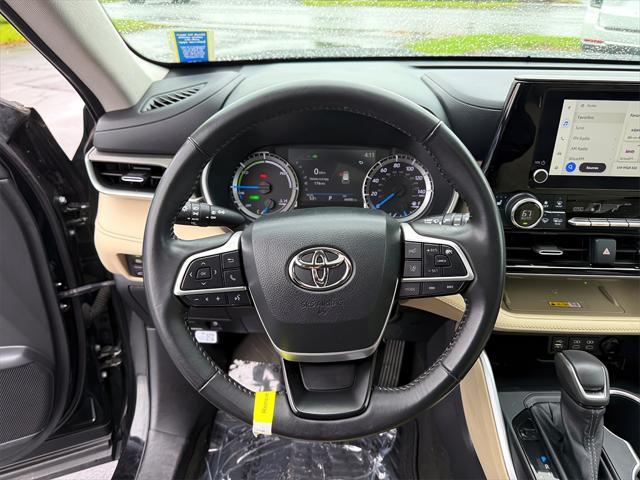 used 2023 Toyota Highlander Hybrid car, priced at $36,885