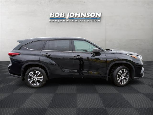 used 2023 Toyota Highlander Hybrid car, priced at $36,885