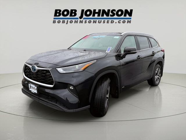 used 2023 Toyota Highlander Hybrid car, priced at $36,885