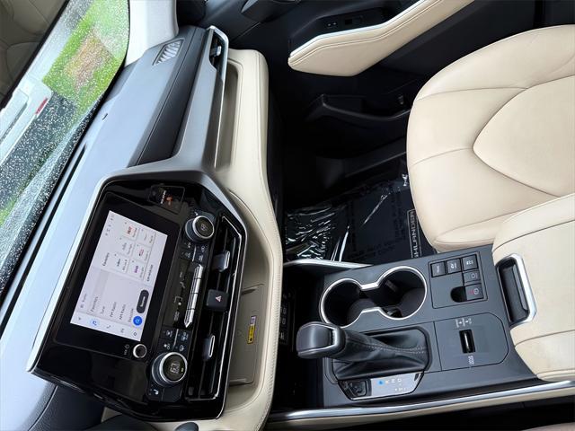 used 2023 Toyota Highlander Hybrid car, priced at $36,885