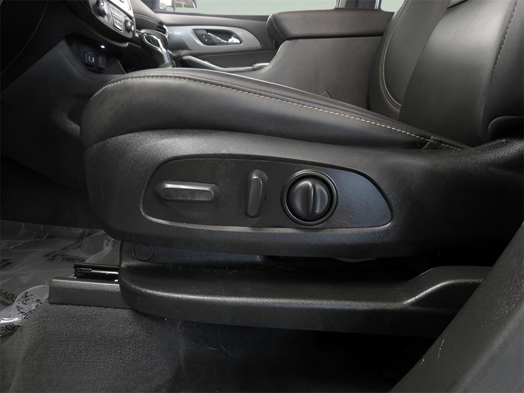 used 2023 Chevrolet Traverse car, priced at $35,188