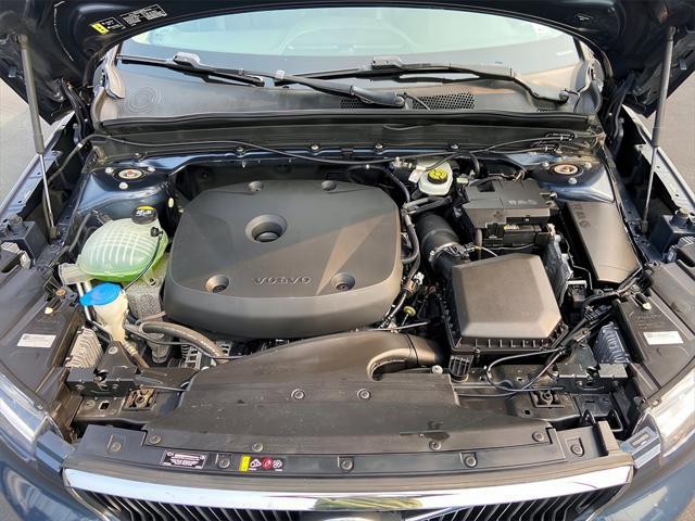 used 2021 Volvo XC40 car, priced at $23,642