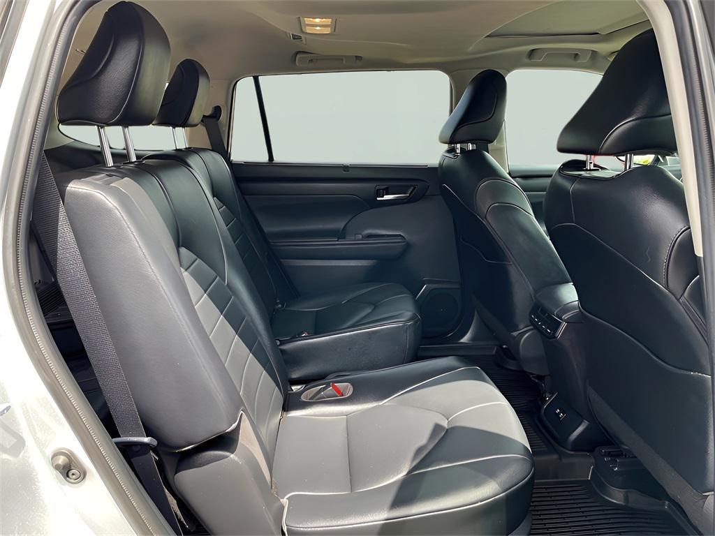 used 2021 Toyota Highlander Hybrid car, priced at $33,263